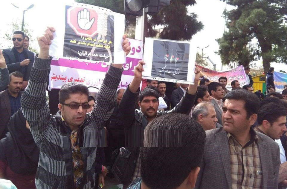 تجمع صدهاتن از خانواده های زندانیان زیر اعدام در مقابل مجلس آخوندی